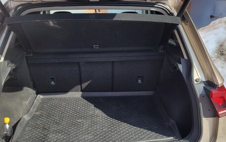 Volkswagen Tiguan II, 2018 год, 3 000 000 рублей, 23 фотография