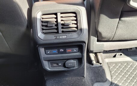 Volkswagen Tiguan II, 2018 год, 3 000 000 рублей, 31 фотография