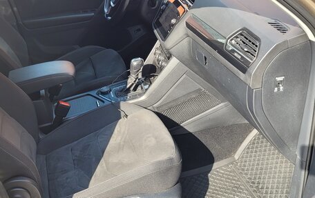 Volkswagen Tiguan II, 2018 год, 3 000 000 рублей, 28 фотография