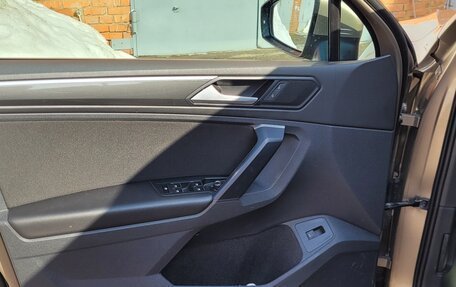 Volkswagen Tiguan II, 2018 год, 3 000 000 рублей, 38 фотография