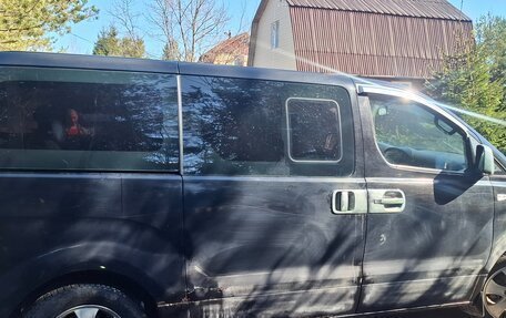 Hyundai Grand Starex Grand Starex I рестайлинг 2, 2011 год, 1 350 000 рублей, 3 фотография