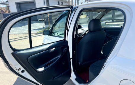 Toyota Vitz, 2004 год, 389 000 рублей, 15 фотография