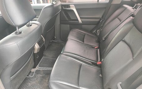 Toyota Land Cruiser Prado 150 рестайлинг 2, 2013 год, 2 600 000 рублей, 8 фотография