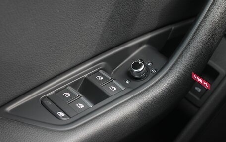 Audi A4, 2019 год, 2 700 000 рублей, 14 фотография