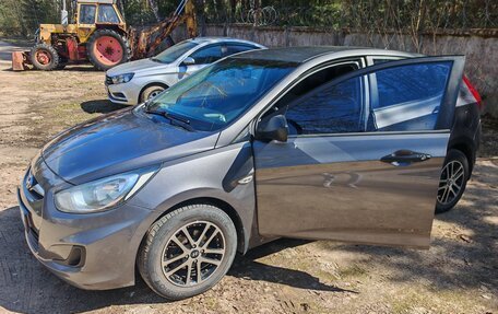Hyundai Solaris II рестайлинг, 2012 год, 825 000 рублей, 10 фотография
