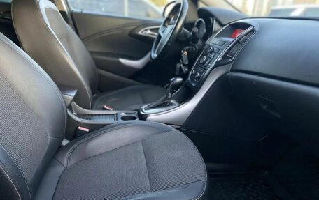 Opel Astra J, 2011 год, 870 000 рублей, 11 фотография