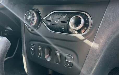 Renault Sandero II рестайлинг, 2016 год, 745 000 рублей, 23 фотография