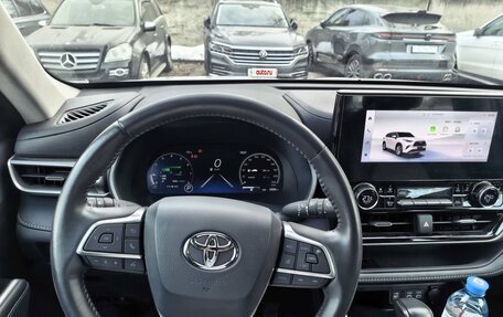 Toyota Highlander, 2024 год, 6 000 000 рублей, 10 фотография