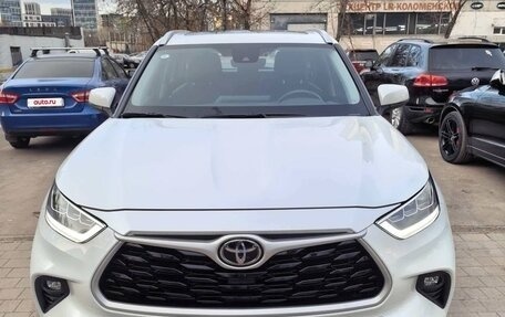 Toyota Highlander, 2024 год, 6 000 000 рублей, 3 фотография