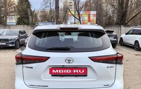 Toyota Highlander, 2024 год, 6 000 000 рублей, 4 фотография