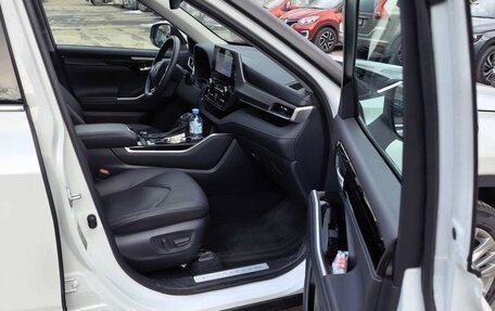 Toyota Highlander, 2024 год, 6 000 000 рублей, 15 фотография