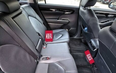 Toyota Highlander, 2024 год, 6 000 000 рублей, 17 фотография