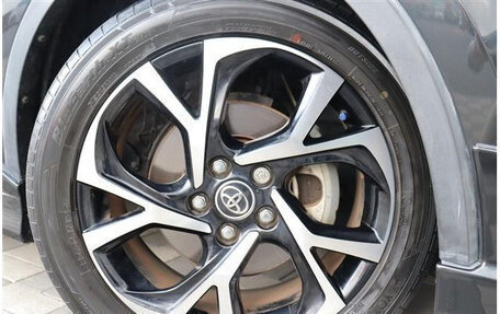 Toyota C-HR I рестайлинг, 2017 год, 1 550 000 рублей, 11 фотография