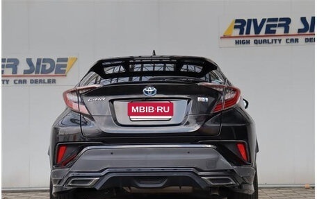 Toyota C-HR I рестайлинг, 2017 год, 1 550 000 рублей, 6 фотография