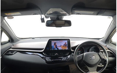 Toyota C-HR I рестайлинг, 2017 год, 1 550 000 рублей, 13 фотография