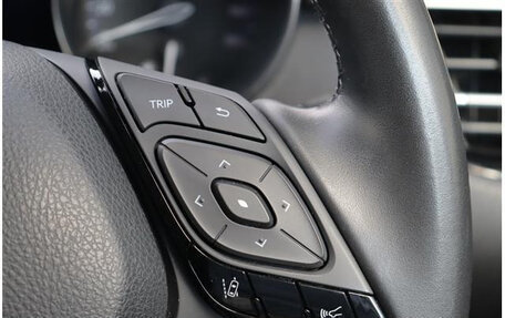 Toyota C-HR I рестайлинг, 2017 год, 1 550 000 рублей, 16 фотография