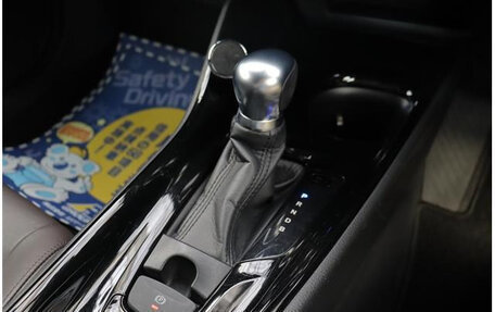 Toyota C-HR I рестайлинг, 2017 год, 1 550 000 рублей, 17 фотография