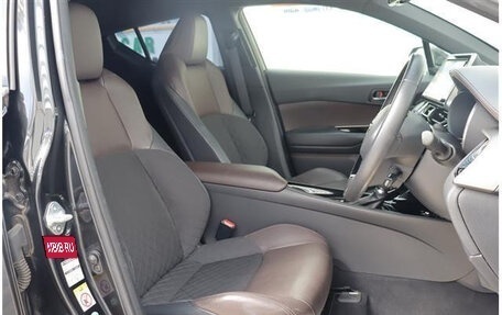 Toyota C-HR I рестайлинг, 2017 год, 1 550 000 рублей, 18 фотография