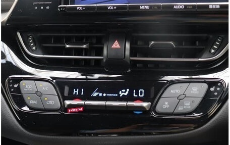 Toyota C-HR I рестайлинг, 2017 год, 1 550 000 рублей, 23 фотография