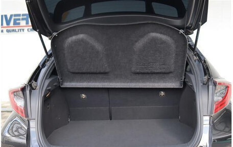 Toyota C-HR I рестайлинг, 2017 год, 1 550 000 рублей, 29 фотография