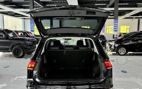 Volkswagen Tiguan II, 2023 год, 2 660 111 рублей, 12 фотография