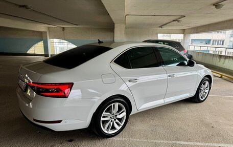 Skoda Superb III рестайлинг, 2019 год, 3 590 000 рублей, 2 фотография