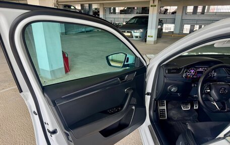 Skoda Superb III рестайлинг, 2019 год, 3 590 000 рублей, 8 фотография