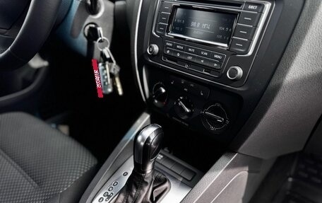 Volkswagen Jetta VI, 2014 год, 1 350 000 рублей, 24 фотография