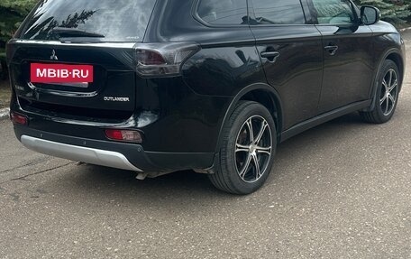 Mitsubishi Outlander III рестайлинг 3, 2014 год, 1 650 000 рублей, 7 фотография