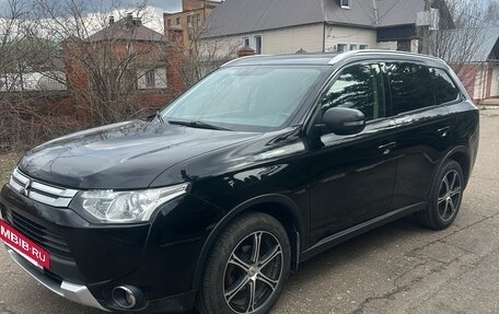 Mitsubishi Outlander III рестайлинг 3, 2014 год, 1 650 000 рублей, 9 фотография