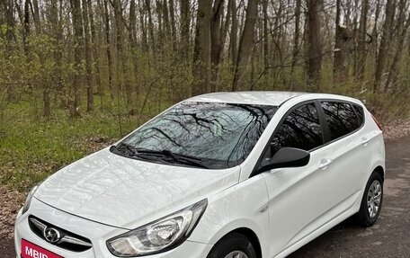 Hyundai Solaris II рестайлинг, 2012 год, 615 000 рублей, 3 фотография