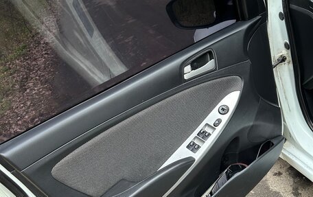 Hyundai Solaris II рестайлинг, 2012 год, 615 000 рублей, 15 фотография