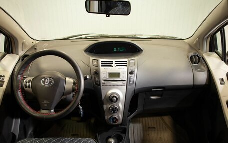 Toyota Yaris III рестайлинг, 2006 год, 450 000 рублей, 19 фотография