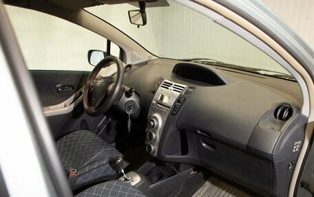 Toyota Yaris III рестайлинг, 2006 год, 450 000 рублей, 18 фотография