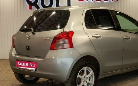 Toyota Yaris III рестайлинг, 2006 год, 450 000 рублей, 13 фотография