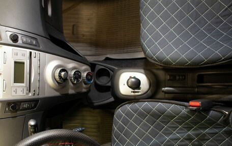 Toyota Yaris III рестайлинг, 2006 год, 450 000 рублей, 28 фотография