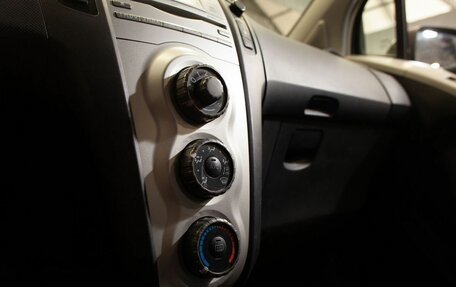 Toyota Yaris III рестайлинг, 2006 год, 450 000 рублей, 27 фотография