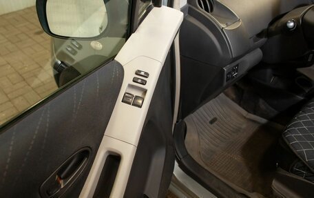 Toyota Yaris III рестайлинг, 2006 год, 450 000 рублей, 32 фотография