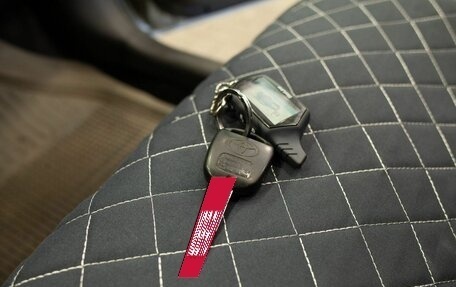 Toyota Yaris III рестайлинг, 2006 год, 450 000 рублей, 34 фотография