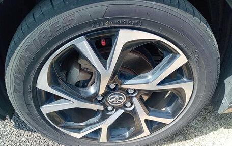 Toyota C-HR I рестайлинг, 2018 год, 1 540 000 рублей, 18 фотография