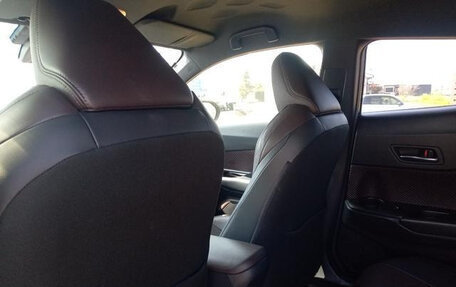 Toyota C-HR I рестайлинг, 2018 год, 1 540 000 рублей, 31 фотография