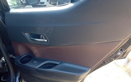 Toyota C-HR I рестайлинг, 2018 год, 1 540 000 рублей, 33 фотография