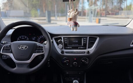 Hyundai Solaris II рестайлинг, 2019 год, 1 080 000 рублей, 13 фотография