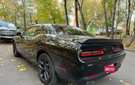 Dodge Challenger III рестайлинг 2, 2022 год, 4 850 000 рублей, 2 фотография