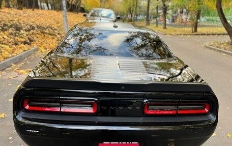 Dodge Challenger III рестайлинг 2, 2022 год, 4 850 000 рублей, 19 фотография