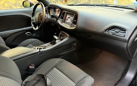 Dodge Challenger III рестайлинг 2, 2022 год, 4 850 000 рублей, 25 фотография