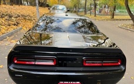 Dodge Challenger III рестайлинг 2, 2022 год, 4 850 000 рублей, 26 фотография