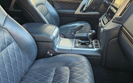 Toyota Land Cruiser 200, 2017 год, 8 399 999 рублей, 8 фотография