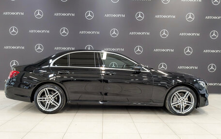 Mercedes-Benz E-Класс, 2019 год, 3 850 000 рублей, 4 фотография