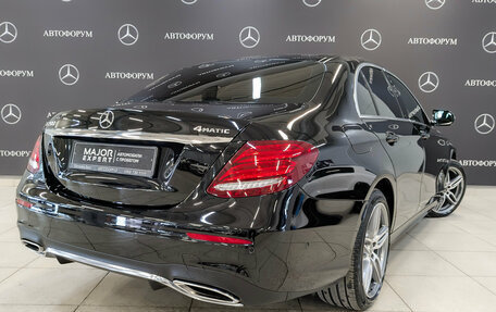 Mercedes-Benz E-Класс, 2019 год, 3 850 000 рублей, 5 фотография